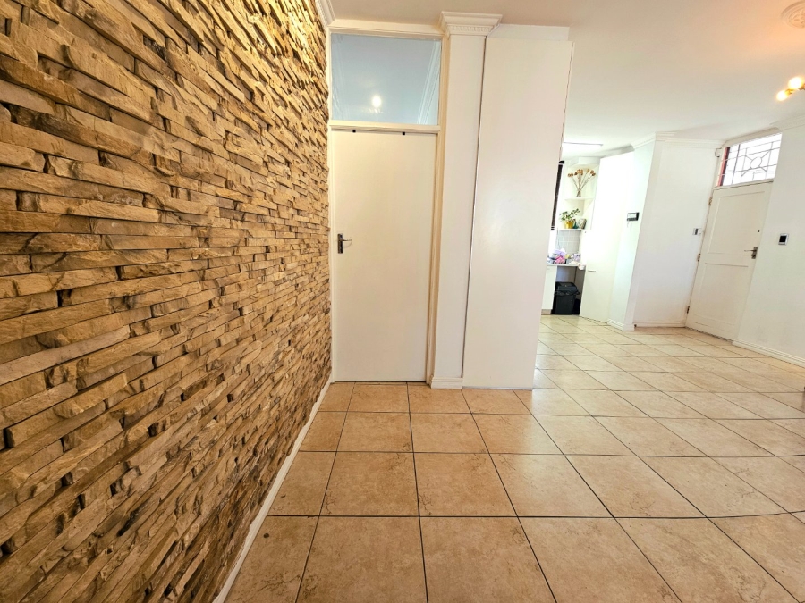 3 Bedroom Property for Sale in Zonnebloem Western Cape